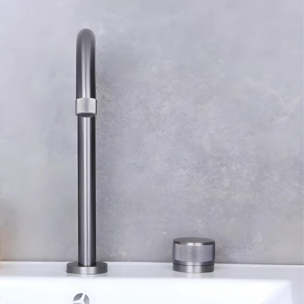 Mitigeur MARAIS finition chrome dans une salle de bains contemporaine